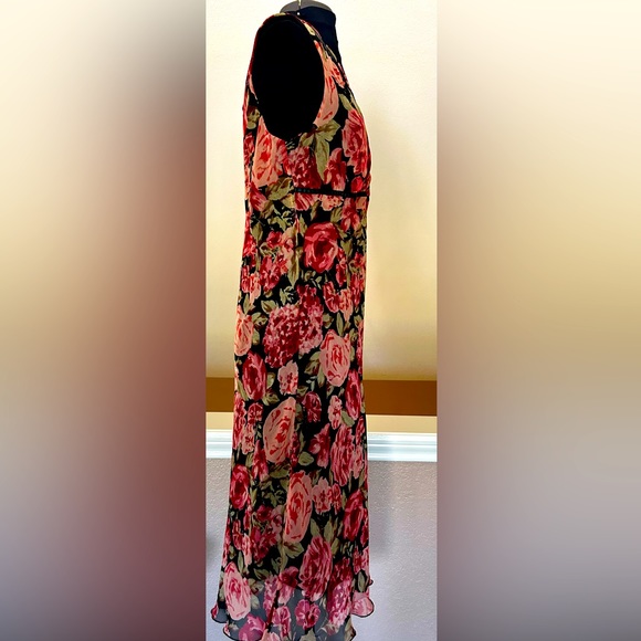 Beautiful Rose Print “Meghan Mathews”Dress Ruffle Trim. Size 12 - Picture 4 of 10